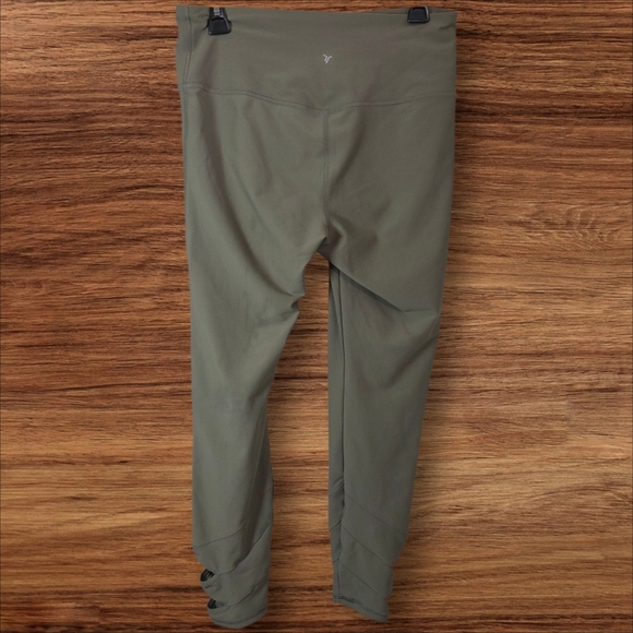 Old Navy Olive Green Capris Leggings With Cutouts Size L - Picture 3 of 5
